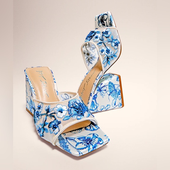 Betsey Johnson ROO BLUE FLORAL Heels - Picture 3 of 4
